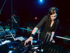 DJ